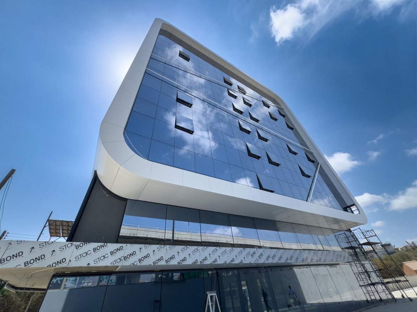  محل تجاري في Mesa Geitonia, Cyprus 242متر مربع رقم 30048