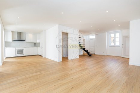 126m² Commercial property in Lisbon, Portugal No. 149610