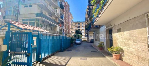 2 bedrooms Apartment in Naples, Italy No. 142211 11