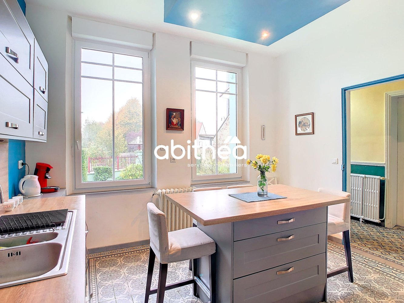 Здание с 6 спальнями в Аррас, Франция № 79226