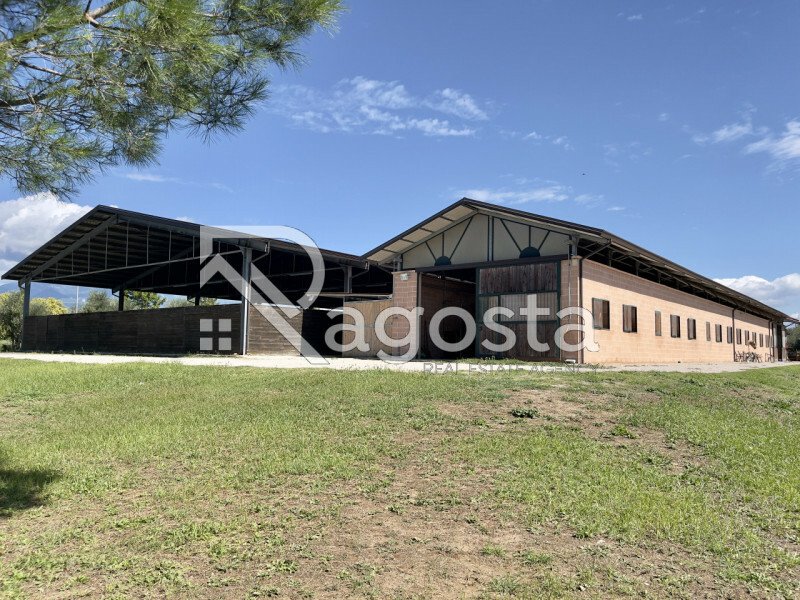 Grundstück in Serre, Italy 39999m², Nr. 107704