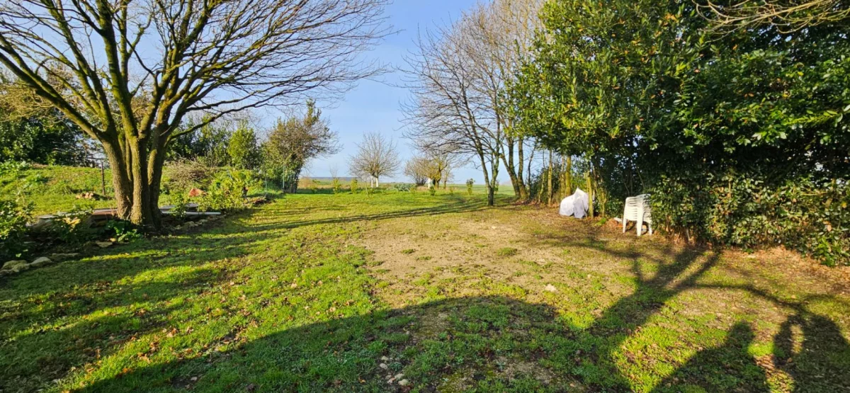 1190m² Land in Courant, France No. 110894