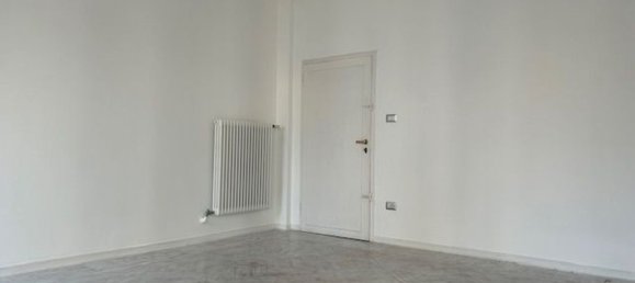 5 rooms Apartment in Treviso, Italy No. 180641 4