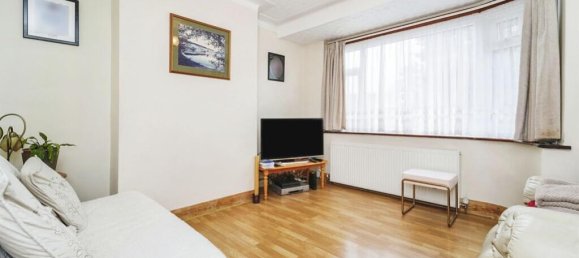 4 bedrooms Commercial property in Harrow, United Kingdom No. 13446 7