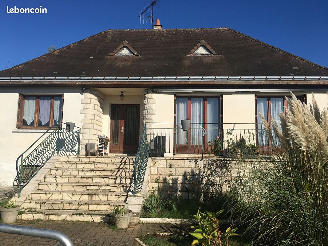 3 bedrooms House in Monthodon, France No. 153842