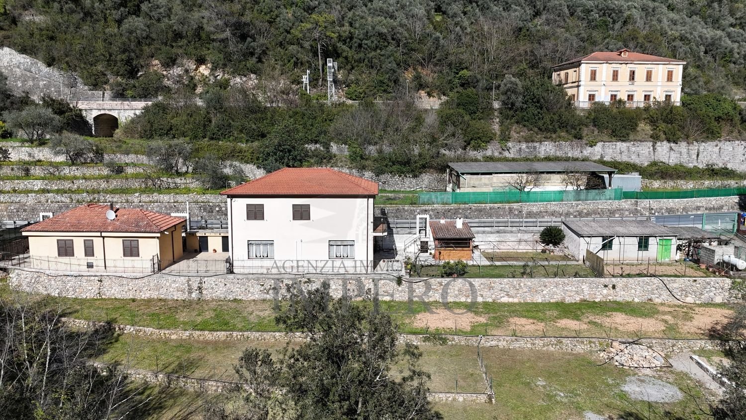 6 chambres Maison à Airole, Italy No. 395912