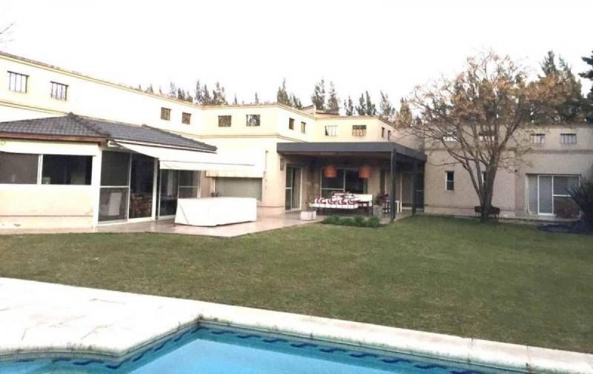 Casa de 3 dormitorios en Pilar, Argentina No. 21274