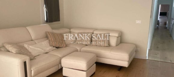 3 bedrooms Penthouse in Sliema, Malta No. 2682 4