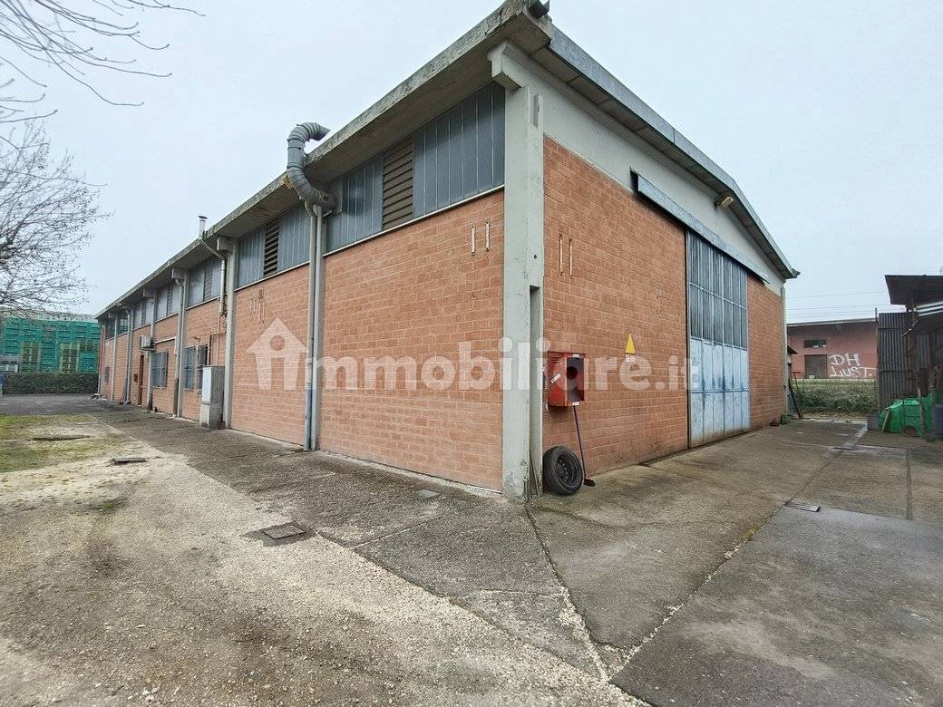 5-salle Entrepôt à Lugo, Italy No. 178198