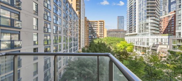 Studio in the Condo in Ontario, Canada No. 1047 10