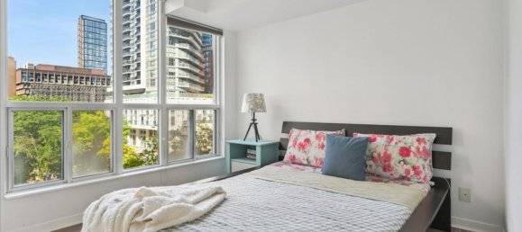 Studio in the Condo in Ontario, Canada No. 1047 7