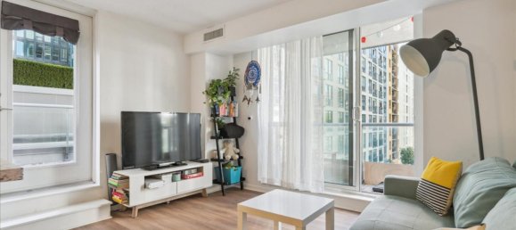 Studio in the Condo in Ontario, Canada No. 1047 5