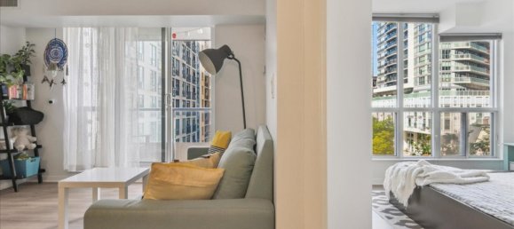 Studio in the Condo in Ontario, Canada No. 1047 6