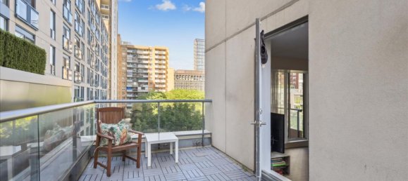 Studio in the Condo in Ontario, Canada No. 1047 9