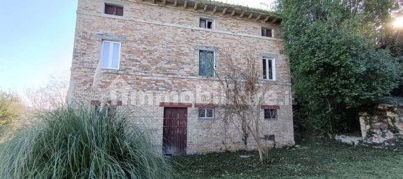 4 bedrooms House in Mogliano, Italy No. 93721 5