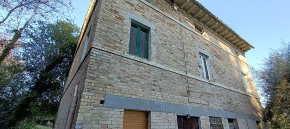 4 bedrooms House in Mogliano, Italy No. 93721 7