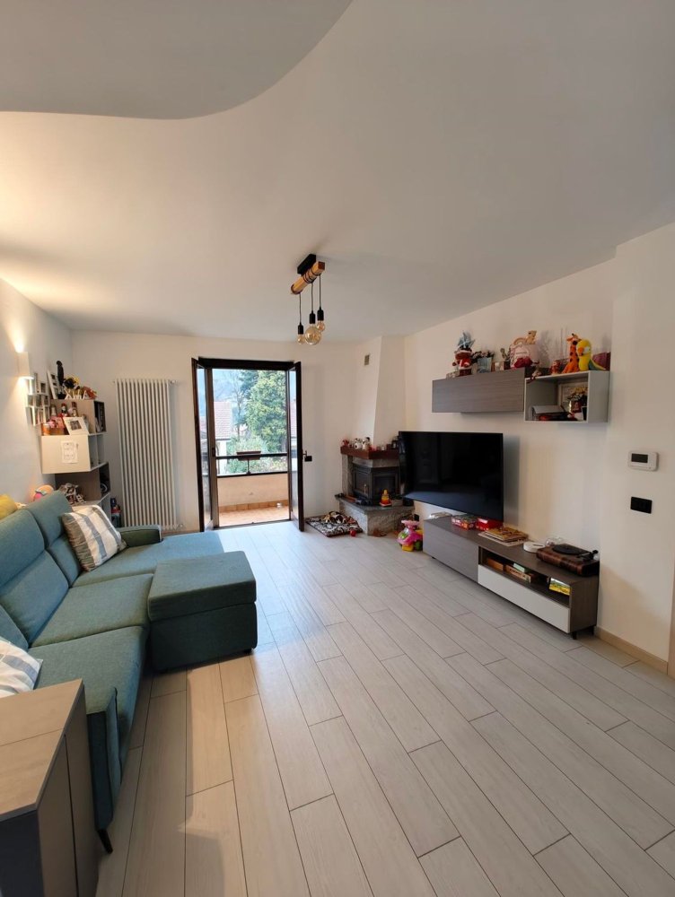 3 rooms Apartment in Olgiate Molgora, Italy No. 9697