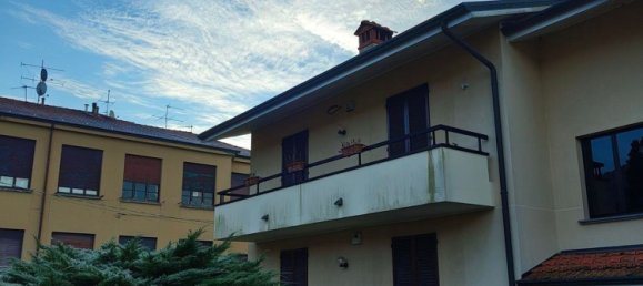 3 rooms Apartment in Olgiate Molgora, Italy No. 9697 3