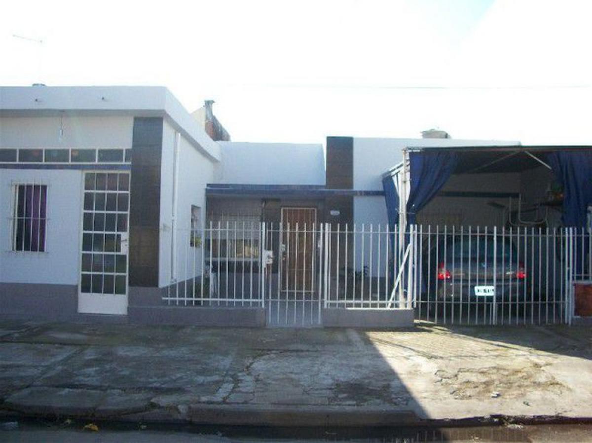 3 غرف نوم منزل في Moron, Argentina رقم 8879