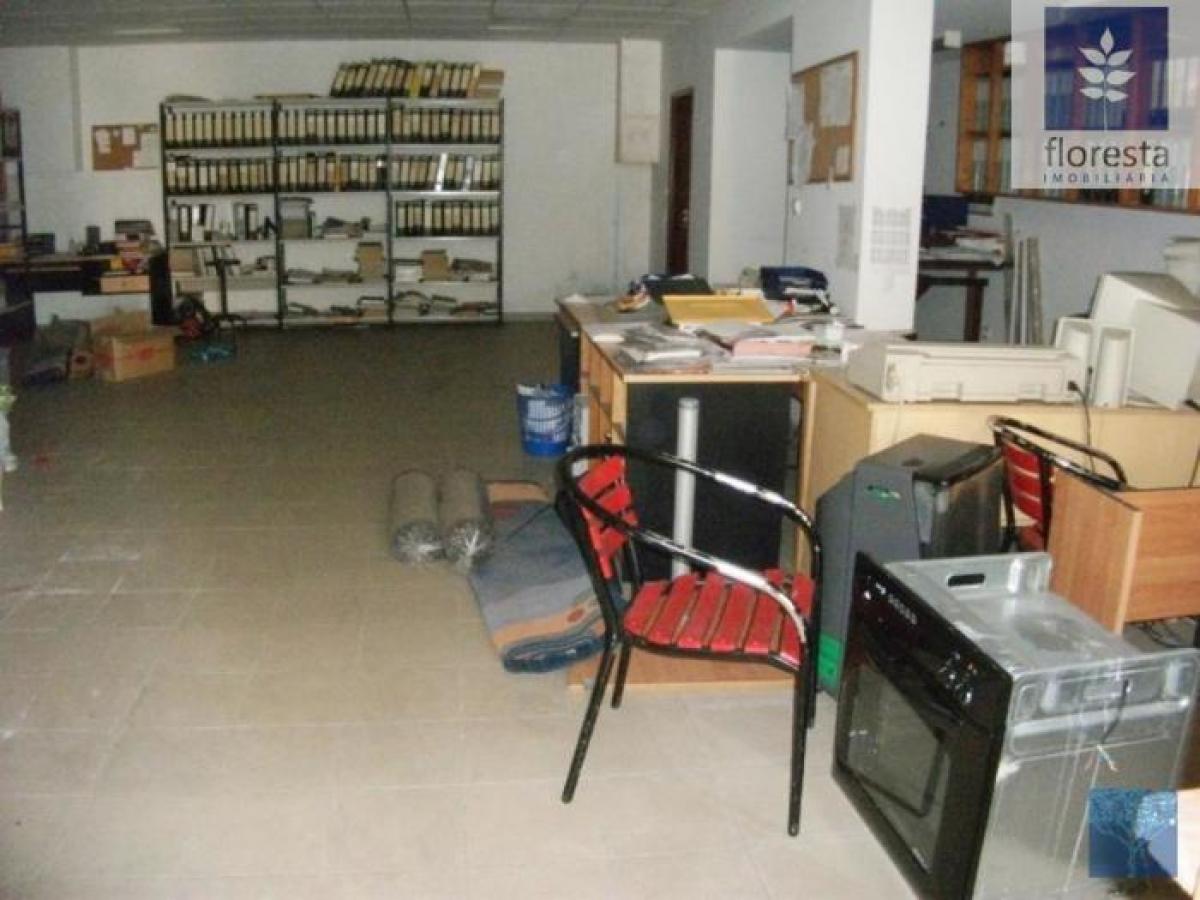 Laden in Braga, Portugal 135m², Nr. 8121