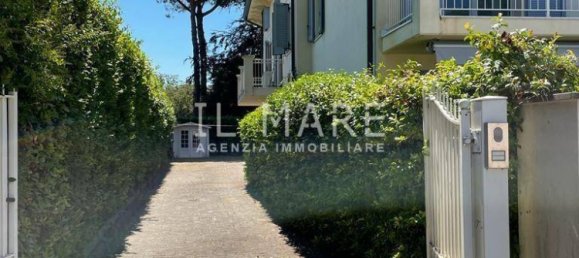 5 bedrooms Villa in Montignoso, Italy No. 48027 3