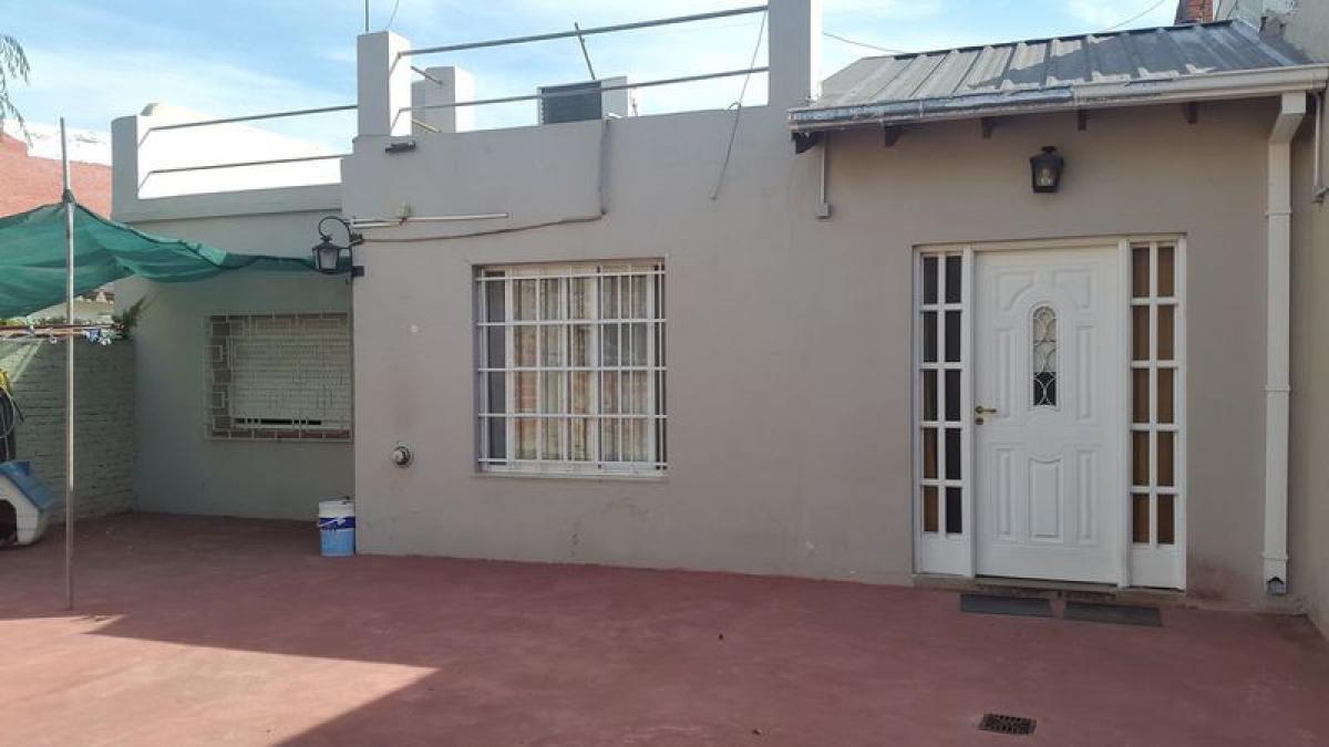 3 bedrooms House in Moron, Argentina No. 1180