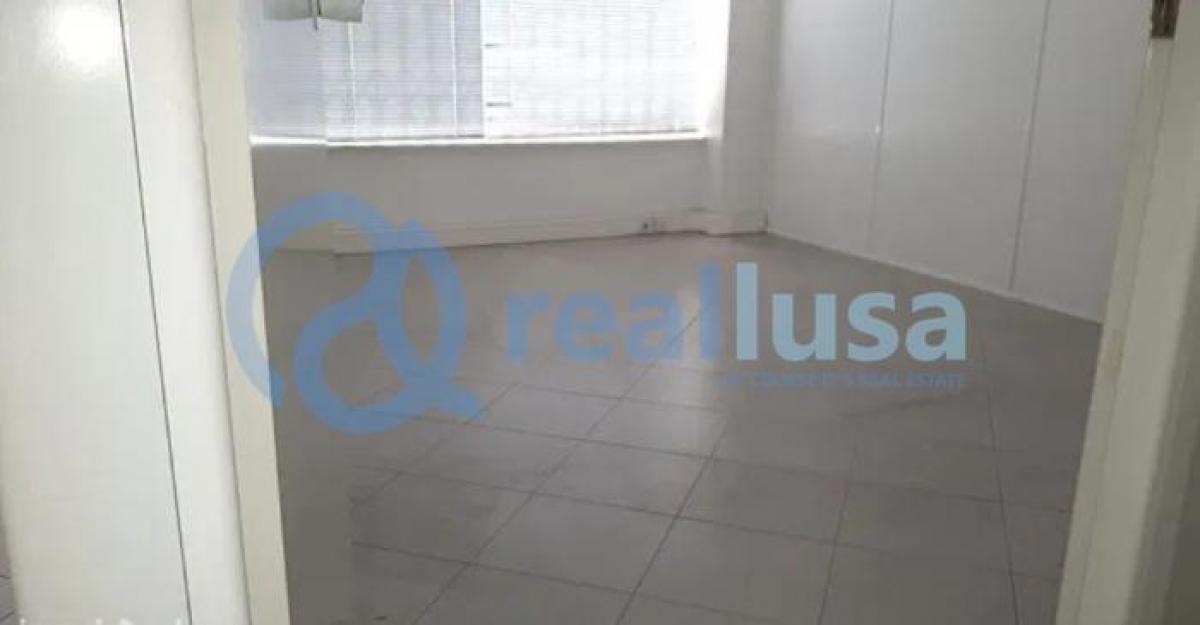 833m² Shop in Vila Nova de Gaia, Portugal No. 8068