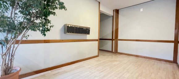 6 rooms Apartment in Bari, Italy No. 19186 2