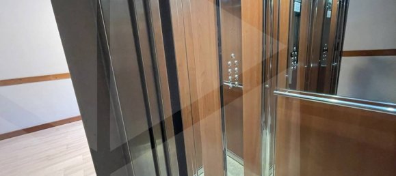 6 rooms Apartment in Bari, Italy No. 19186 4