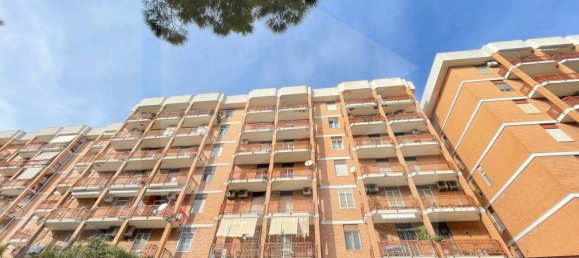 6 rooms Apartment in Bari, Italy No. 19186 6