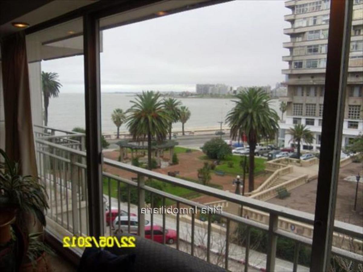 3 bedrooms Apartment in Montevideo, Uruguay No. 6690