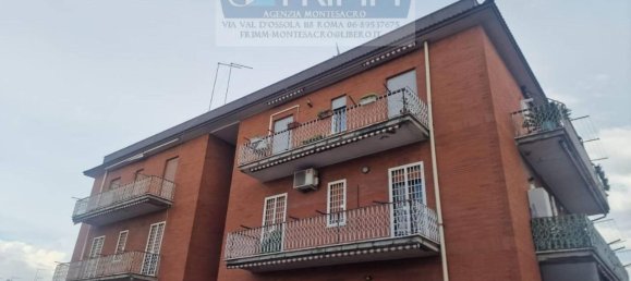 4 rooms Apartment in Rome, Italy No. 29341 2