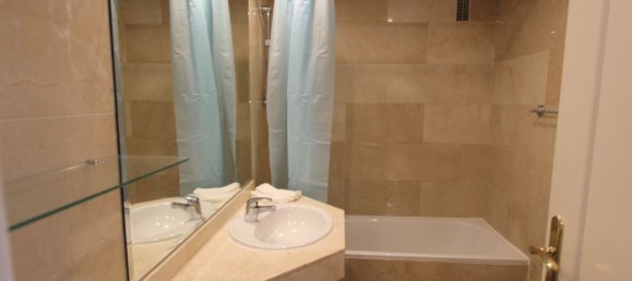 Ático de 4 dormitorios en Marbella, Spain No. 138375 8