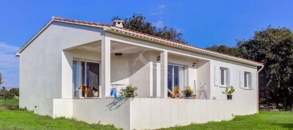 Casa de 3 dormitorios en Aleria, France No. 215121 2