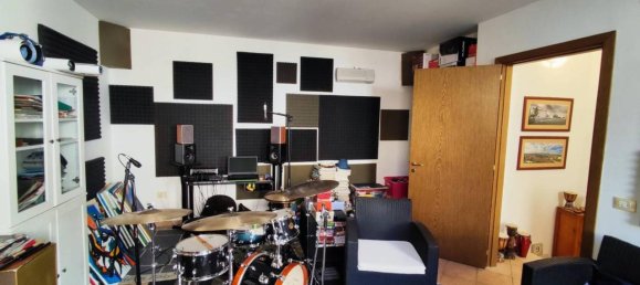 Casa de 4 divisões em Benevento, Italy N.º 121220 23