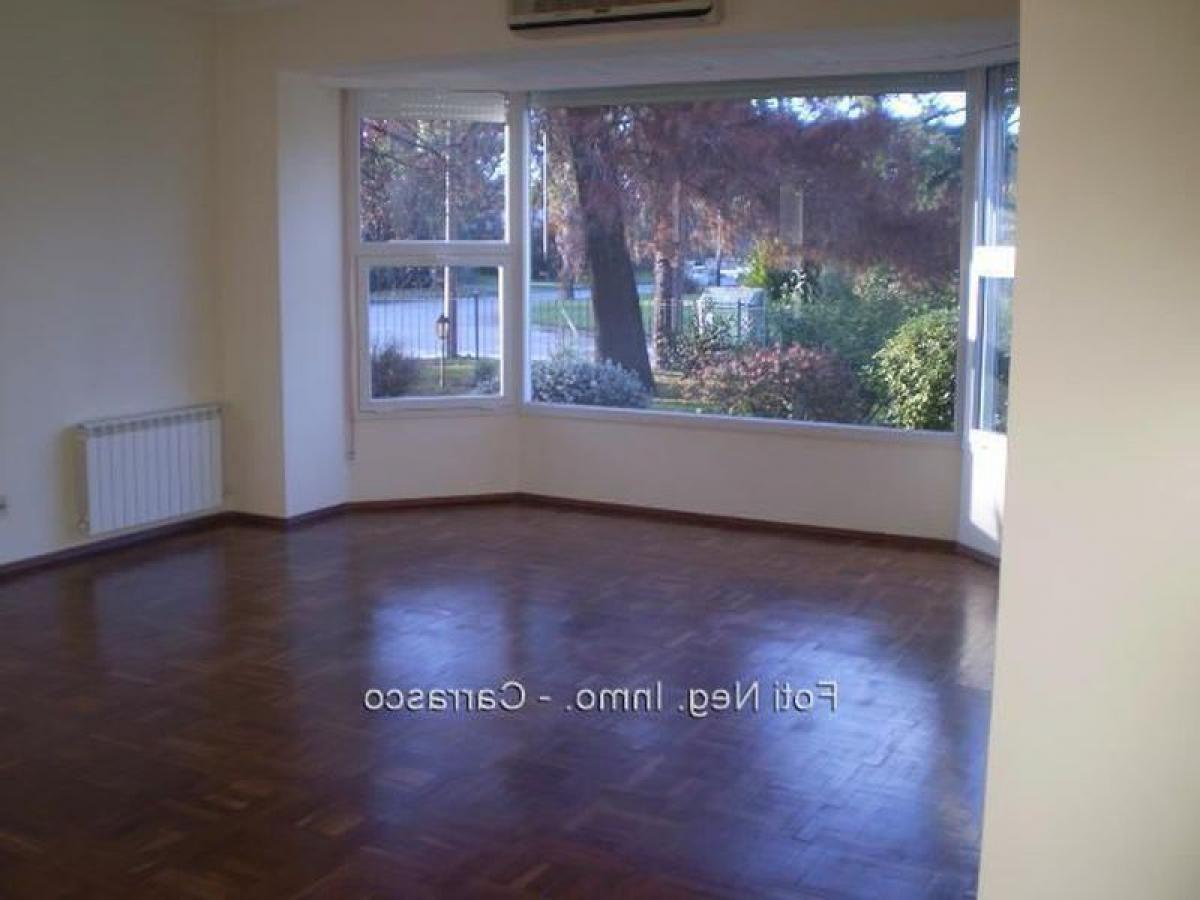 3 bedrooms House in Montevideo, Uruguay No. 1009