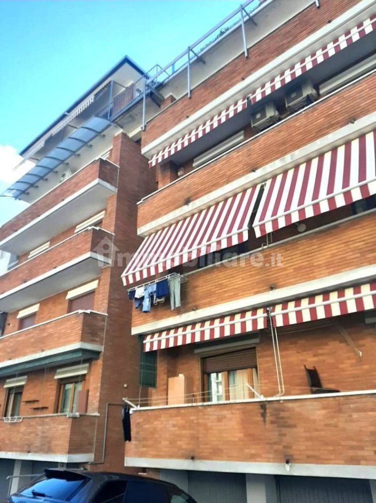 3 bedrooms Apartment in Novara, Italy No. 350173