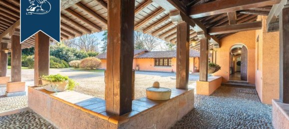 4 bedrooms Villa in Paruzzaro, Italy No. 352259 11