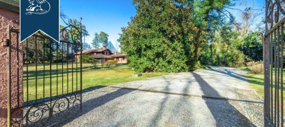 4 bedrooms Villa in Paruzzaro, Italy No. 352259 2