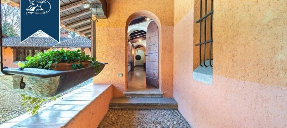 4 bedrooms Villa in Paruzzaro, Italy No. 352259 13