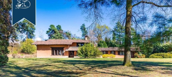 4 bedrooms Villa in Paruzzaro, Italy No. 352259 8