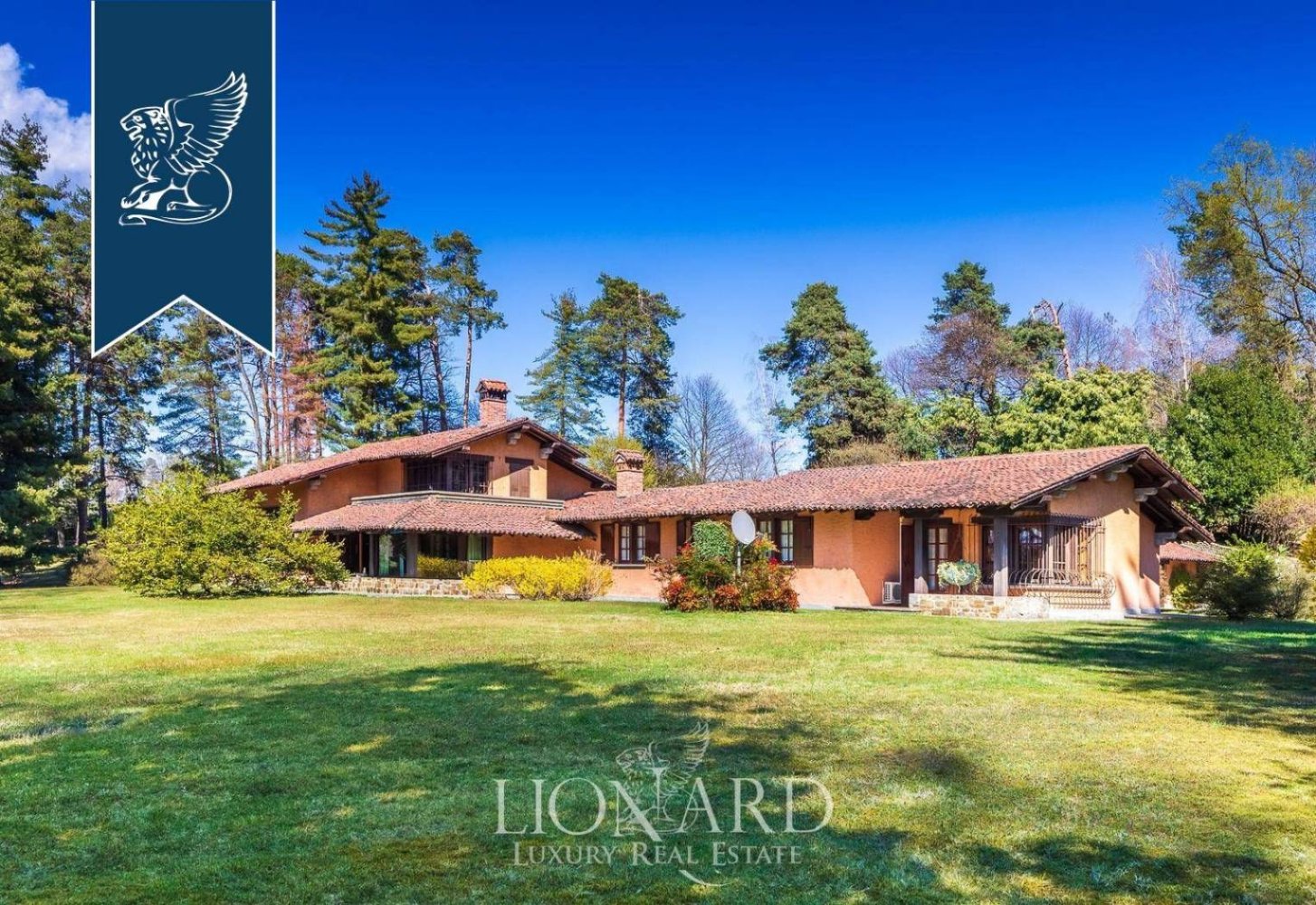 4 bedrooms Villa in Paruzzaro, Italy No. 352259