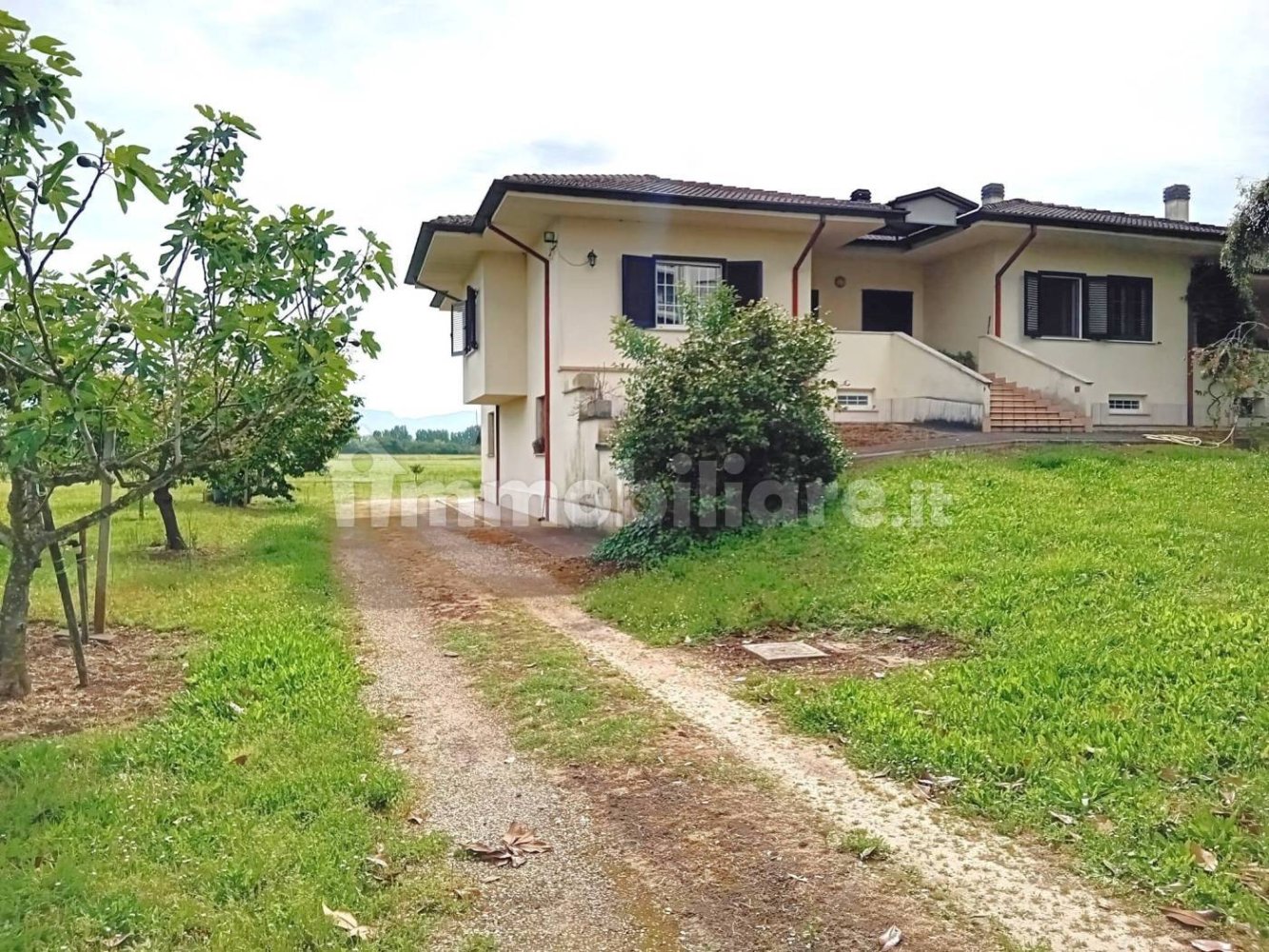 Villa de 3 dormitorios en Latina, Italy No. 285389