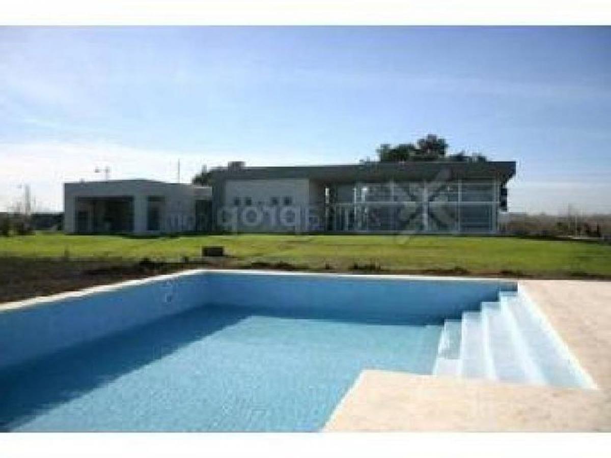  Land in Lanus, Argentina No. 110677