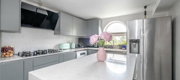 2 bedrooms Apartment in London, United Kingdom No. 13949 3