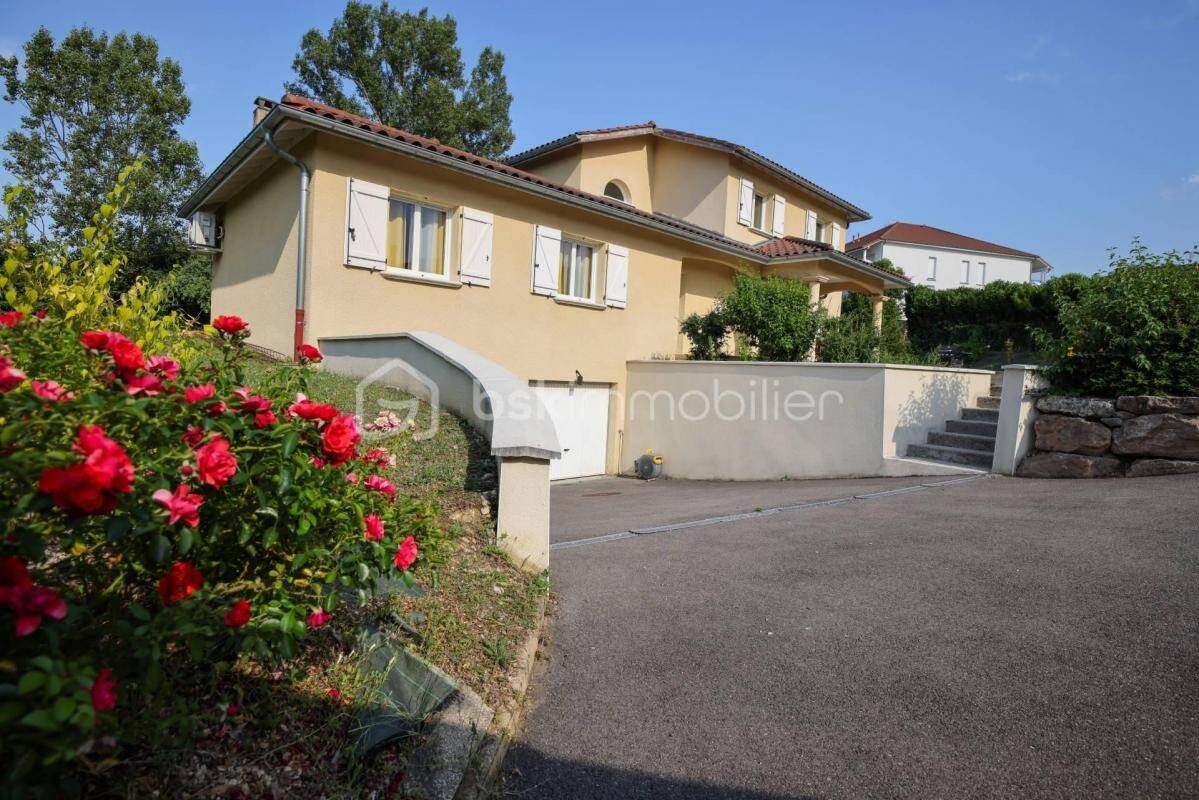 5 bedrooms Villa in Villefontaine, France No. 320156