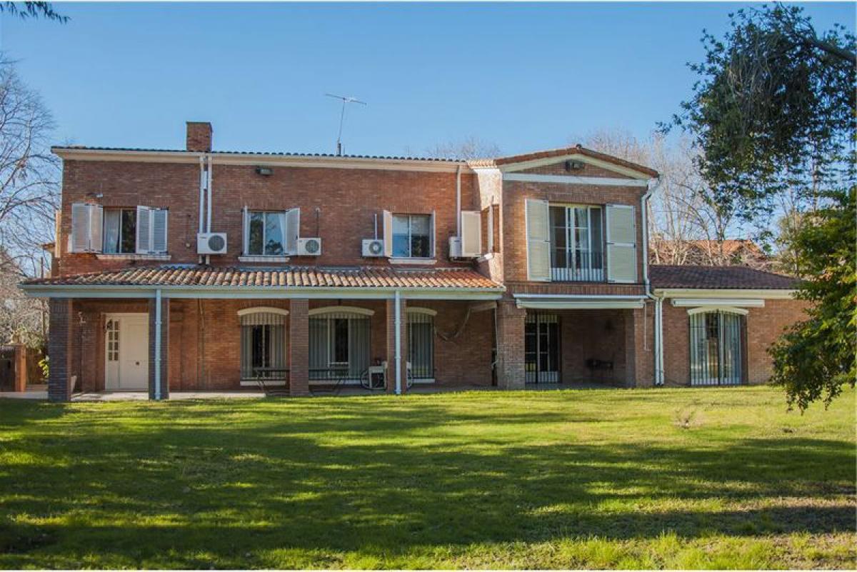 Casa de 7 dormitorios en San Isidro, Argentina No. 11496