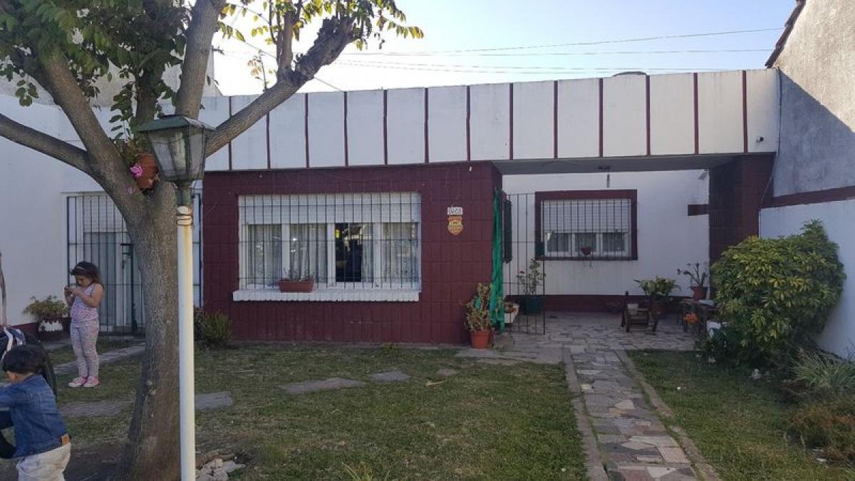2 bedrooms House in Mar del Plata, Argentina No. 81379