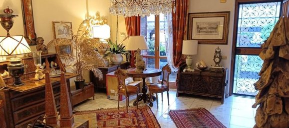 6 rooms House in Carrara, Italy No. 45851 3