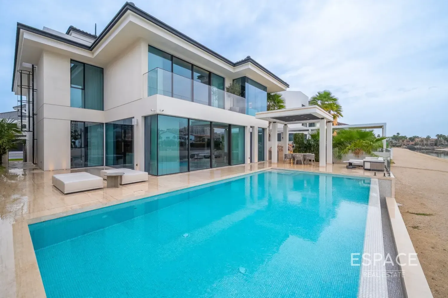 5 bedrooms Villa for sale in Palm Jumeirah, Dubai, UAE № 209128